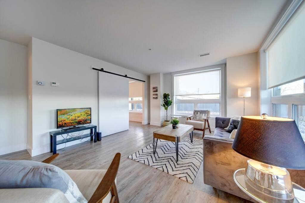 North End House | Ocean Bay New Luxury Condo Sleeps 5 Parking, Coffee, AC