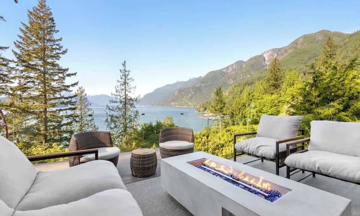 Vancouver House | Ocean View Luxury Retreat in West Vancouver