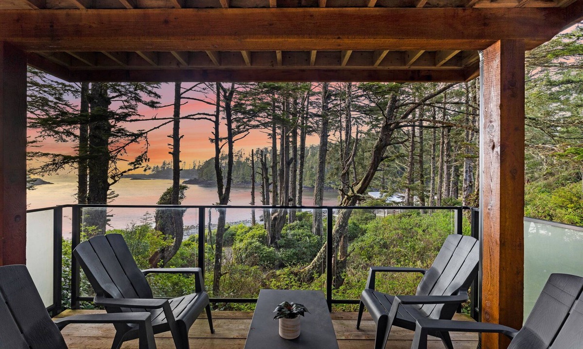 Ucluelet Cabin | Ocean Views from 2 Decks! Beachfront ⎮ Amphitrite