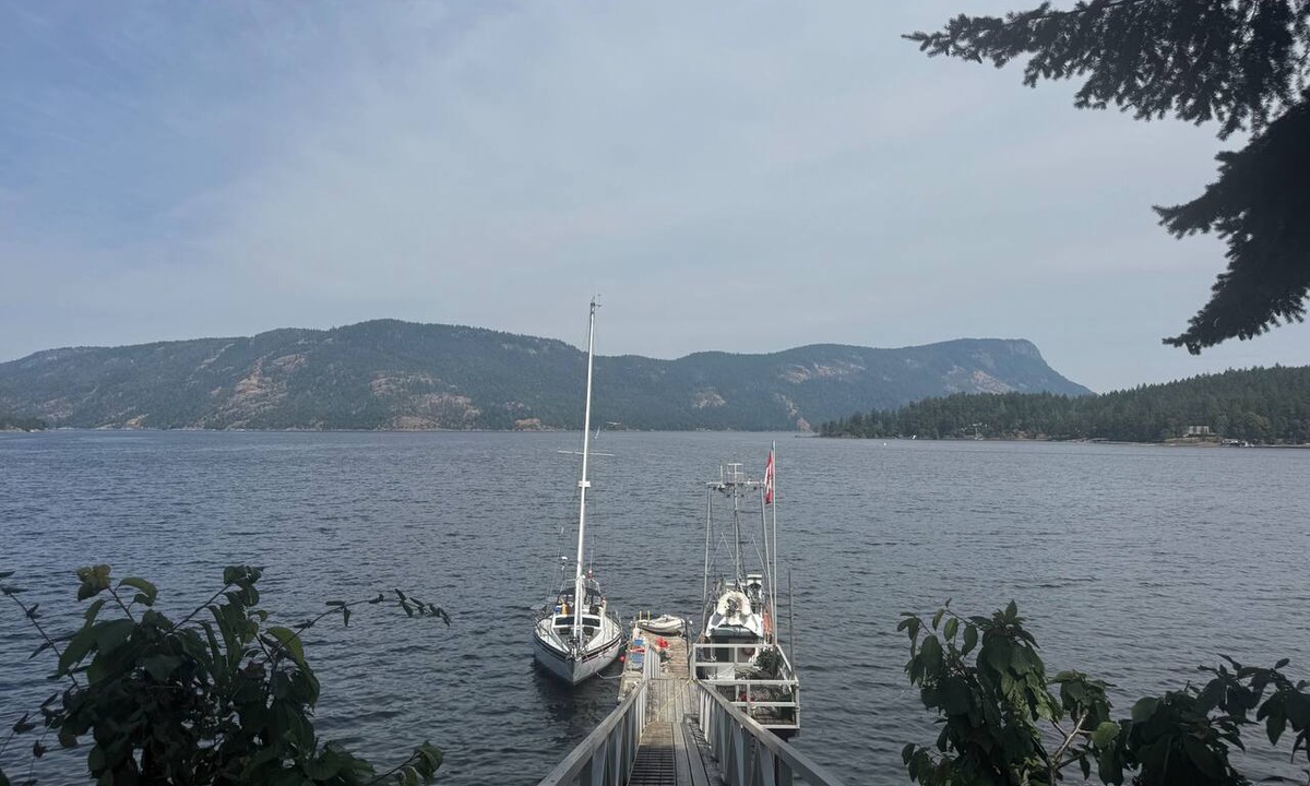 Maple Bay House | Oceanfront 4+ bedroom house in Maple Bay for rent from Sept 15/26 - April 30/27