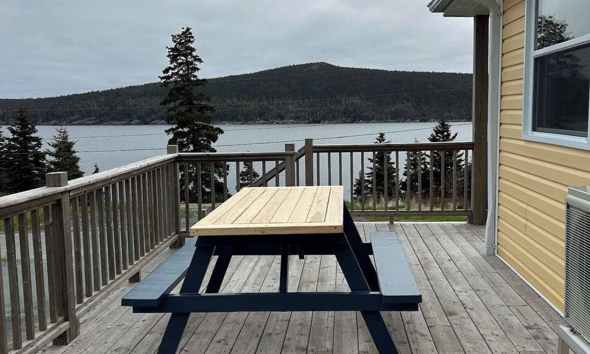 Bay Bulls House | Oceanfront Cottage | Walk to Trail & Boat Tours