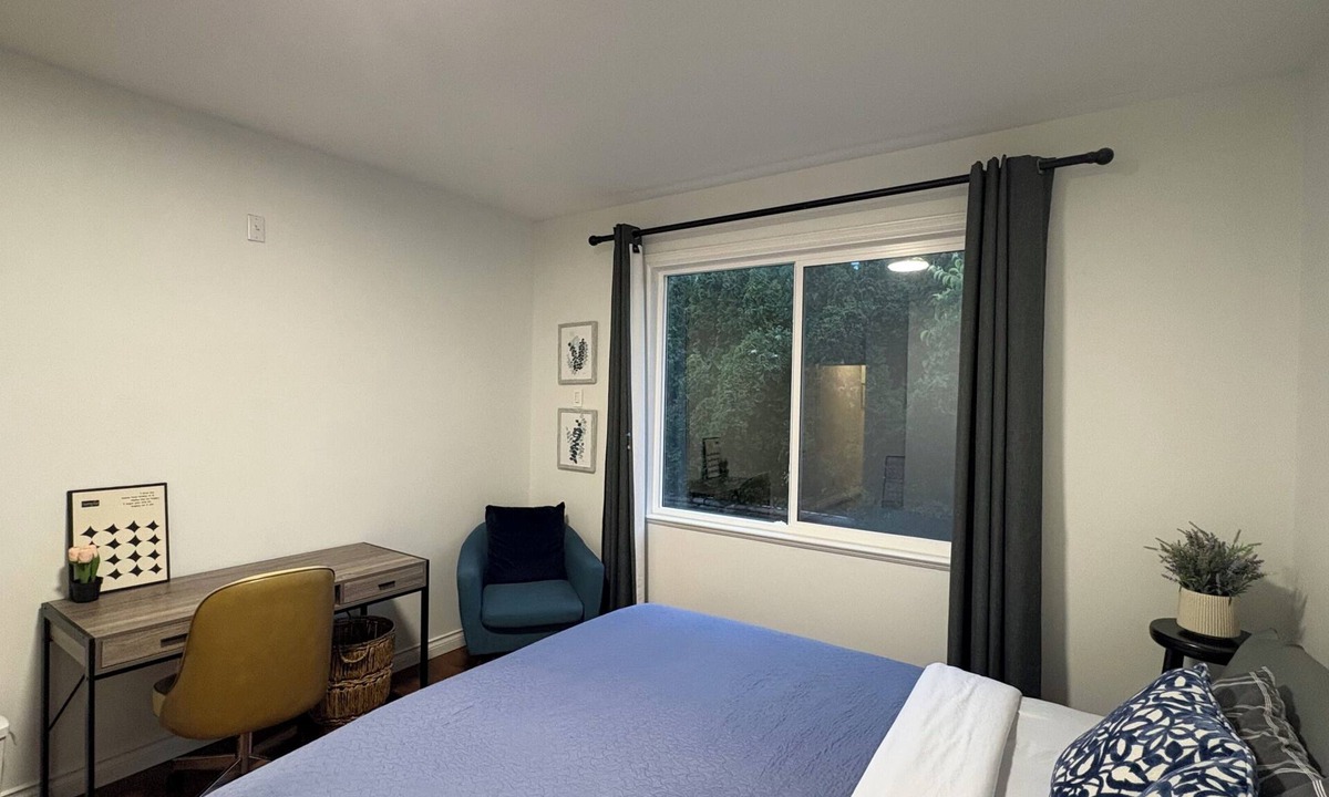 Richmond House | One bedroom one bathroom with own kitchen and separate entry free parking