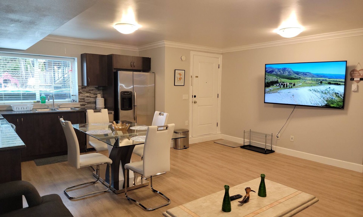 Abbotsford House | Oscar Inn & 2bd Suite up to 6 people private