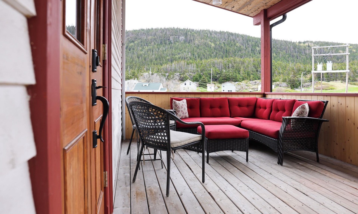 Moreton's Harbour House | Osmond Premises – Historic Oceanfront retreat for large groups looking to unwind