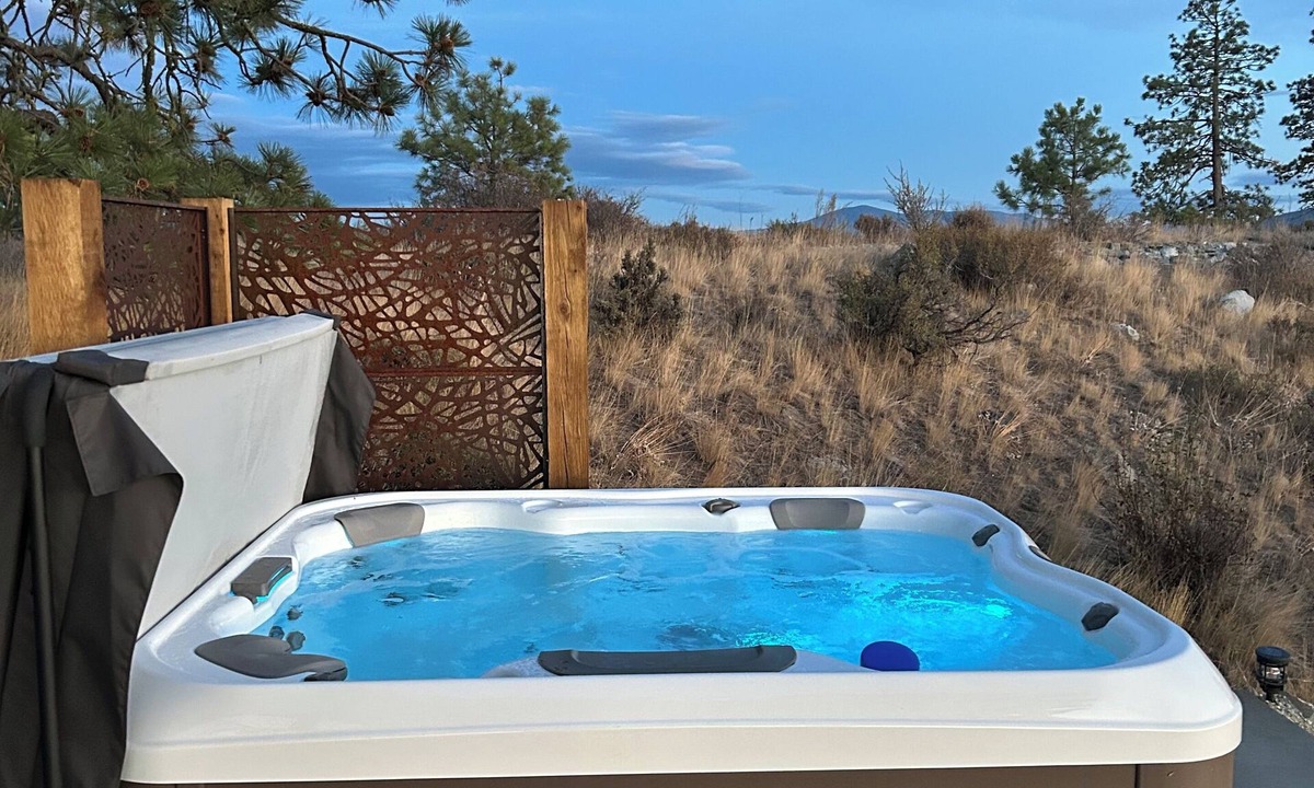 Okanagan-Similkameen Cabin | Osoyoos Lake View | 2BR Hot Tub Retreat