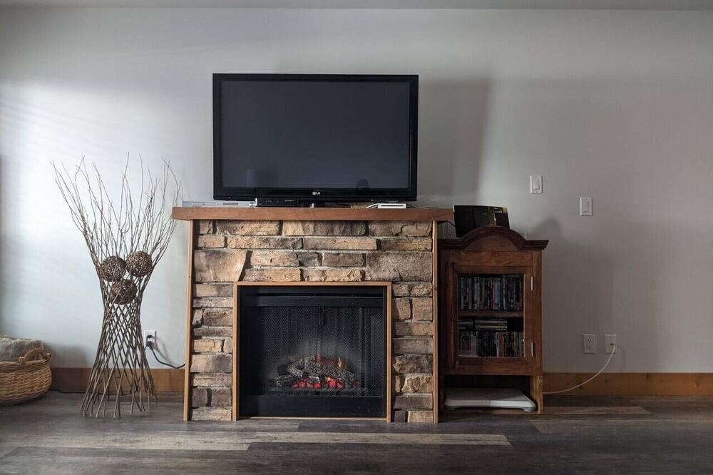 Okanagan-Similkameen House | Osoyoos Lakeside Spacious Townhouse with 3 Bedrooms & 2.5 Baths!