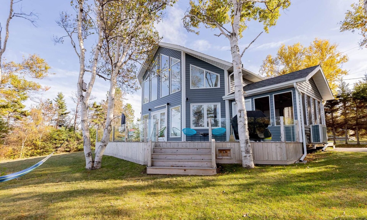 West Covehead House | Owl's Landing: Bright 3-Bed Coastal Home with Loft, Screen Room & Ocean Views
