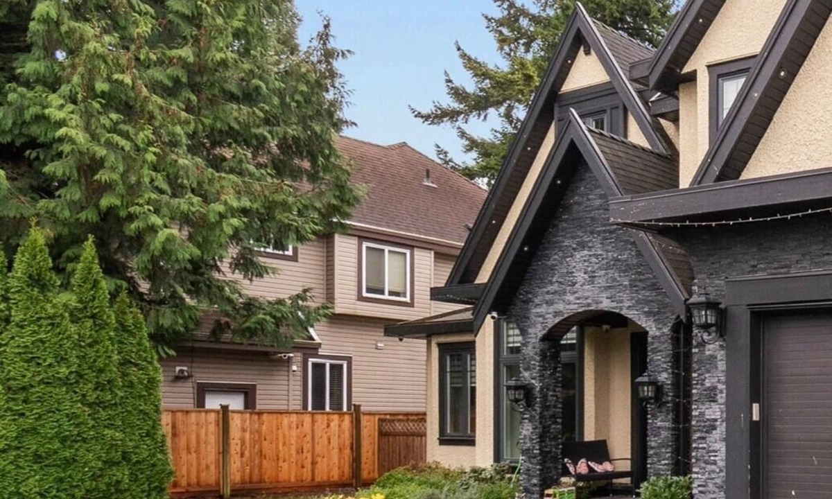 Guildford House | Peaceful 2BR Suite | Vancouver | Free Parking & Wi-Fi | Near Downtown Vancouver