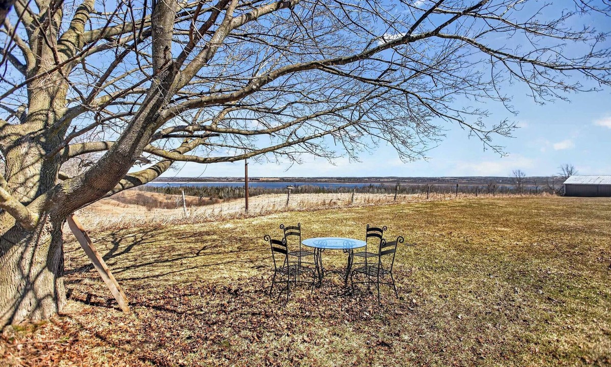 Scugog Cottage | Peaceful 6BR Getaway Near Port Perry | Sleeps 13 | BBQ & Scenic Views