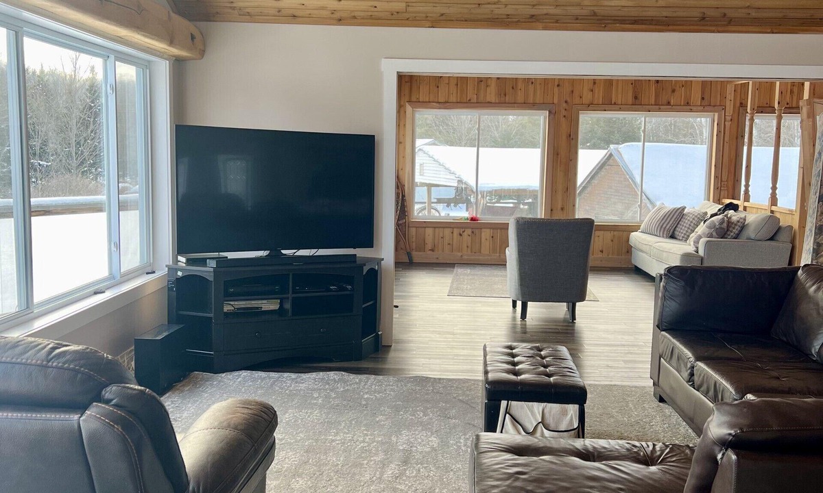 Weslemkoon Cottage | Peaceful Waterfront Lake House on Weslemkoon Lake