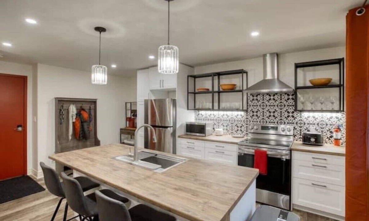 Lincoln House | Perfect Getaway in Niagara Benchlands Wine Country
