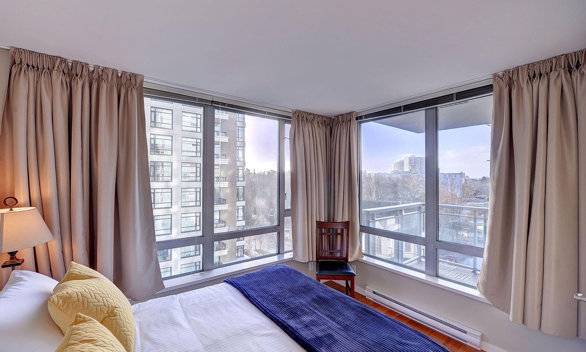 Downtown Victoria Boat Rental | Perfect Location Beautiful View Free WIFI Free Parking 2 blocks to Inner Harbour