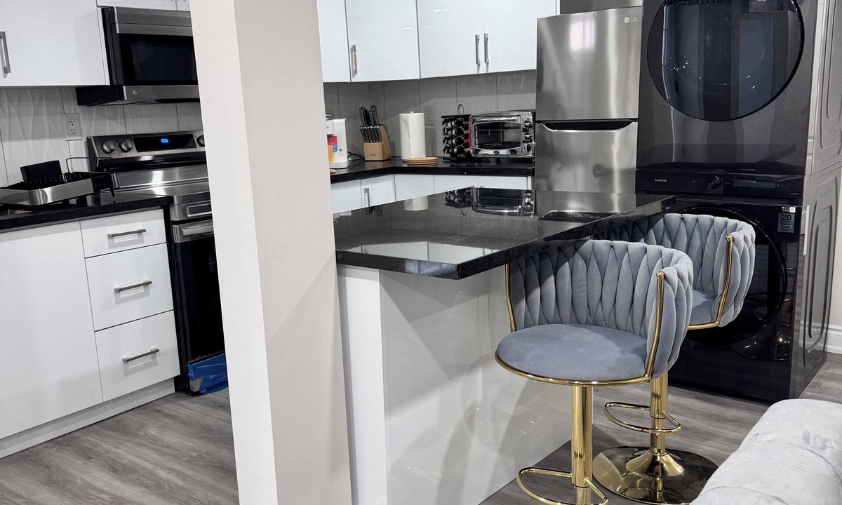 East Credit Apartment | Perfect Location: Warm, Charming Basement
