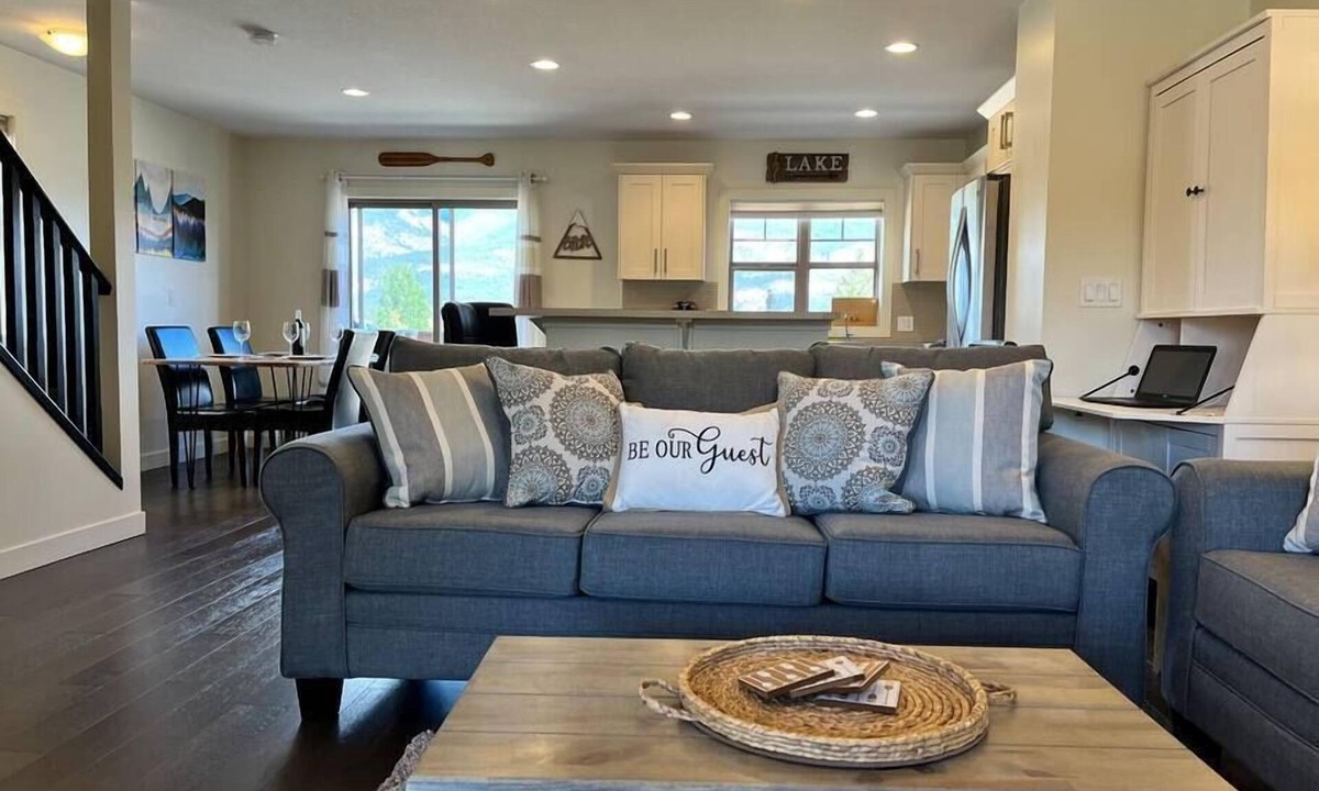 Invermere House | Perfect Mt. View Townhouse | Garage | Deck | BBQ
