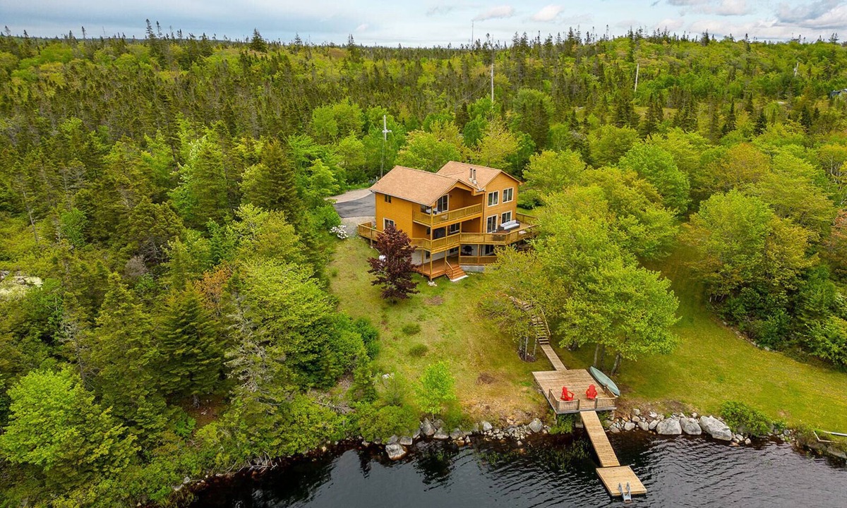 Big Lake House | Pet-friendly Lakefront Home w/Sauna. Close to Peggy's Cove, 40 Mins to Halifax.