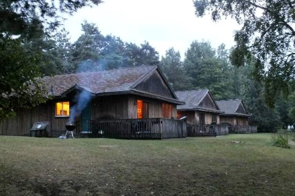 Strong Cabin | Pet-Friendly Lakeside Cabin Getaway near Muskoka, Ontario
