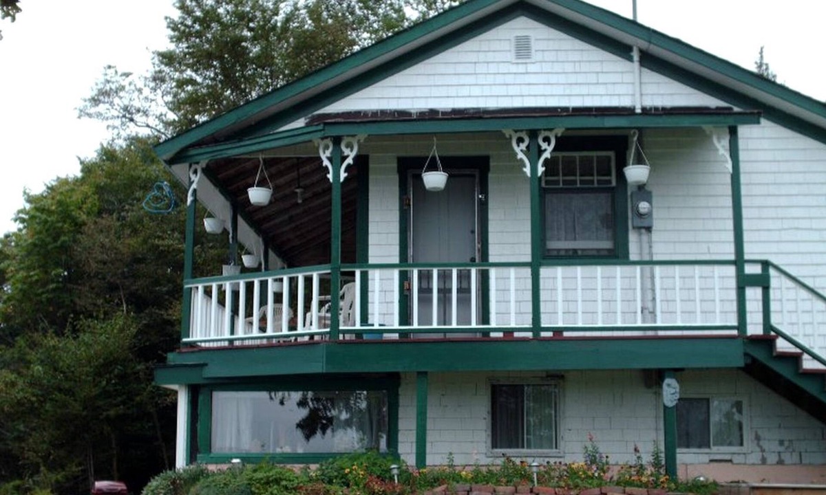 Bayswater House | Picturesque Vacation Cottage with Superb Views near Saint John, New Brunswick
