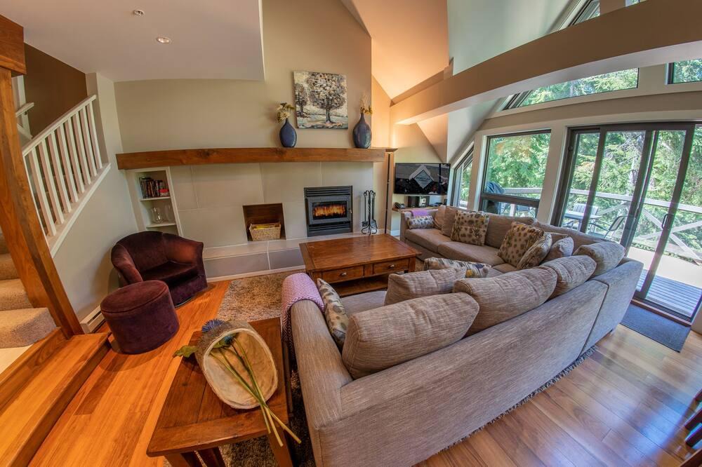 Upper Village House | Pinnacle Ridge 30 - Ski in Ski out, Private Hot Tub, Wood Fireplace