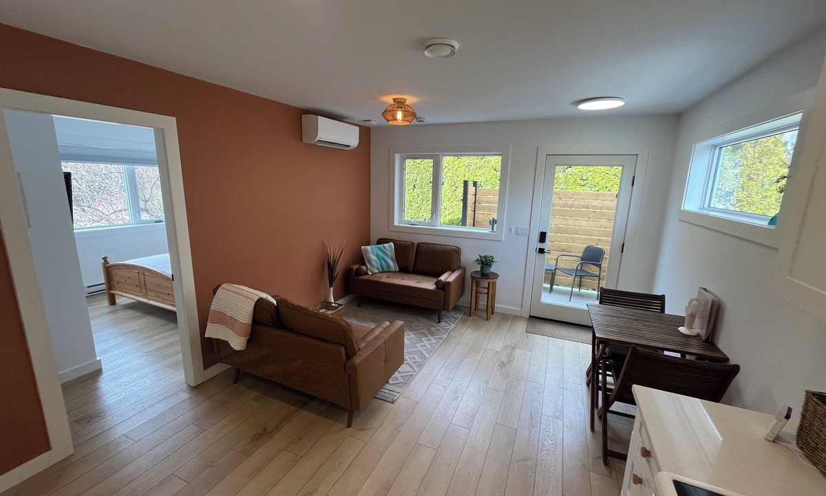 Vernon Apartment | 🌴 Pool + Hot Tub Modern 2BR Retreat Near Trails & Orchards