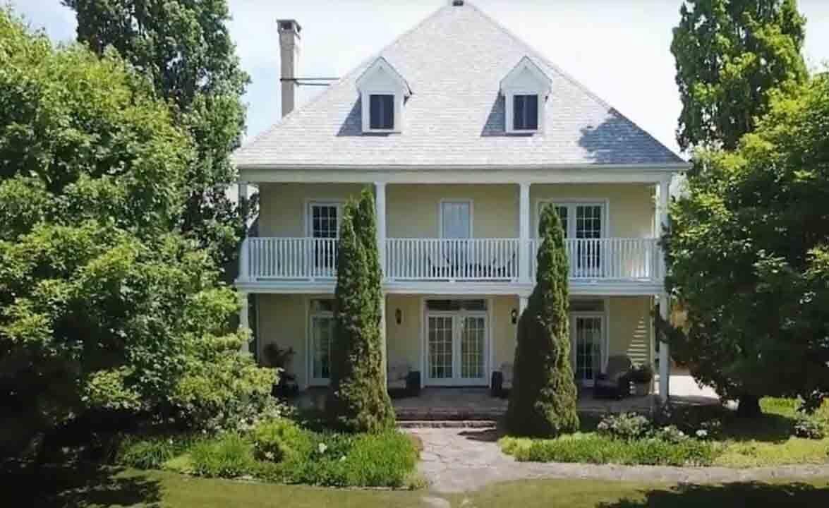 Ashfield-Colborne-Wawanosh Cottage | Port Albert Lake Estate - Luxury 5Br Lake Huron Waterfront Cottage