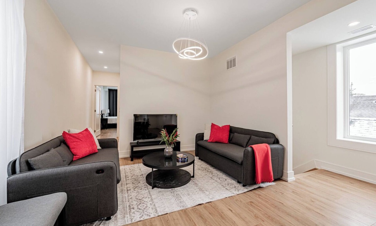 Oakwood Village Apartment | Premium new-build 3 BD,3 bath Apartment