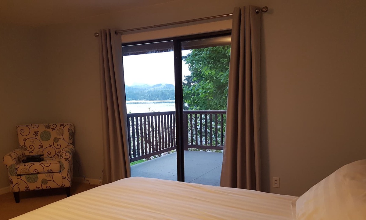 Port Alberni House | Pristine Waterfront - Private Luxury