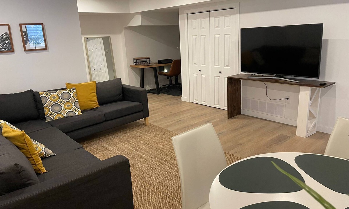 Bradford West Gwillimbury Apartment | Private Guest Suite in Bradford