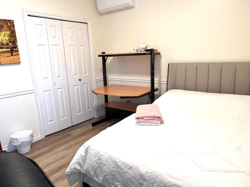 Richmond House | Private 2BR, 1BA with shared Kitchen in a House, Free Parking, 15 Min YVR