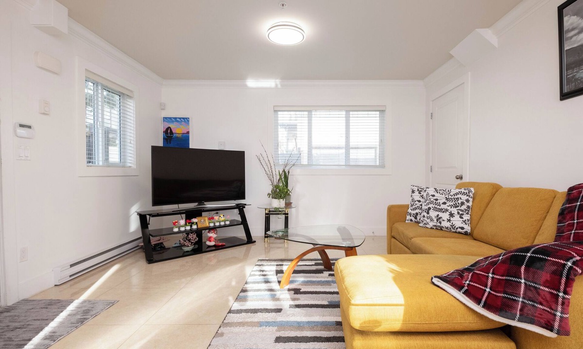 Fraserview House | Private 2BR 2Bath Suite - Sunset Vancouver