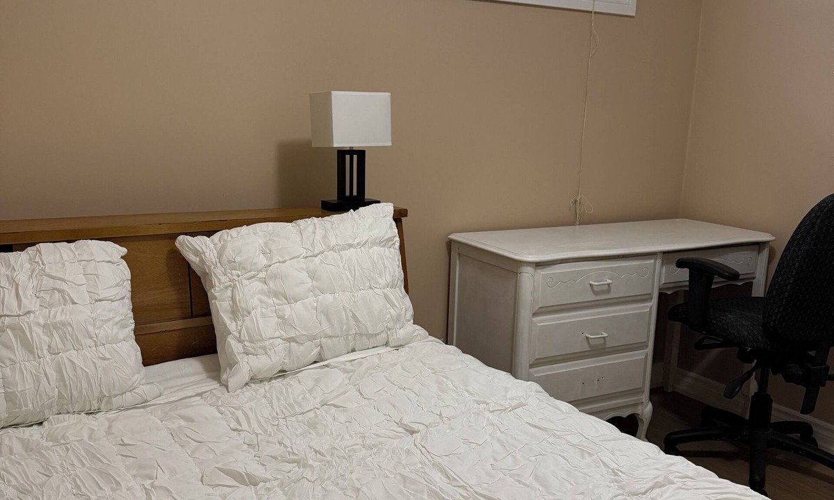 Meadowvale Village Apartment | Private and cozy apartment near Pearson International AirPort in Mississauga.