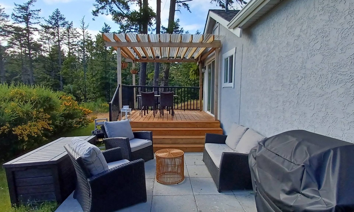 Metchosin Cottage | Private Beachy Cottage in Metchosin close to Trails and Beaches