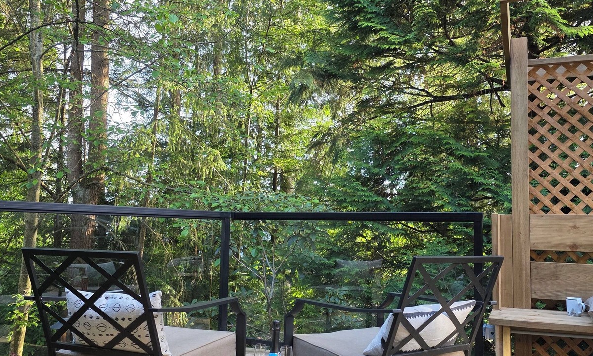 Upper Lonsdale House | Private Creekside Garden Suite - Patio, Deck, BBQ & Free Parking. Pet Friendly.