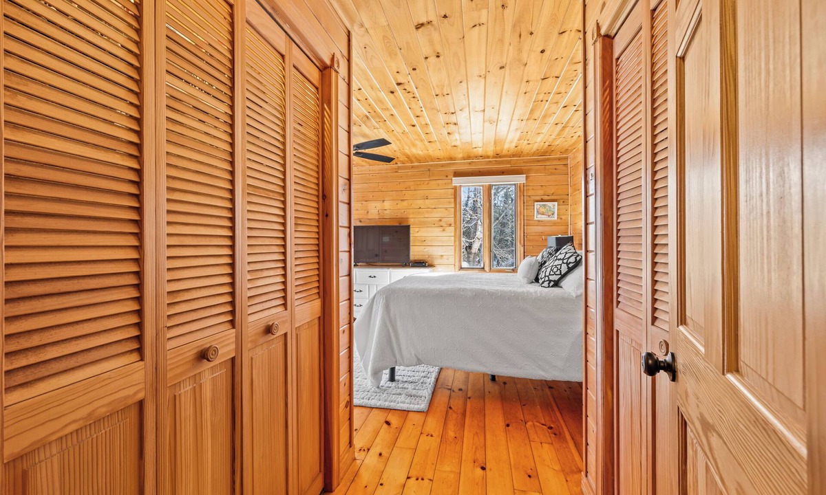 York House | Private Fenced Pool · 3BR Lodge · Walk to PEI National Park Beach