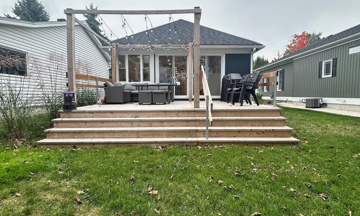 Kincardine Cottage | Private Getaway on Station Beach in Kincardine *New*