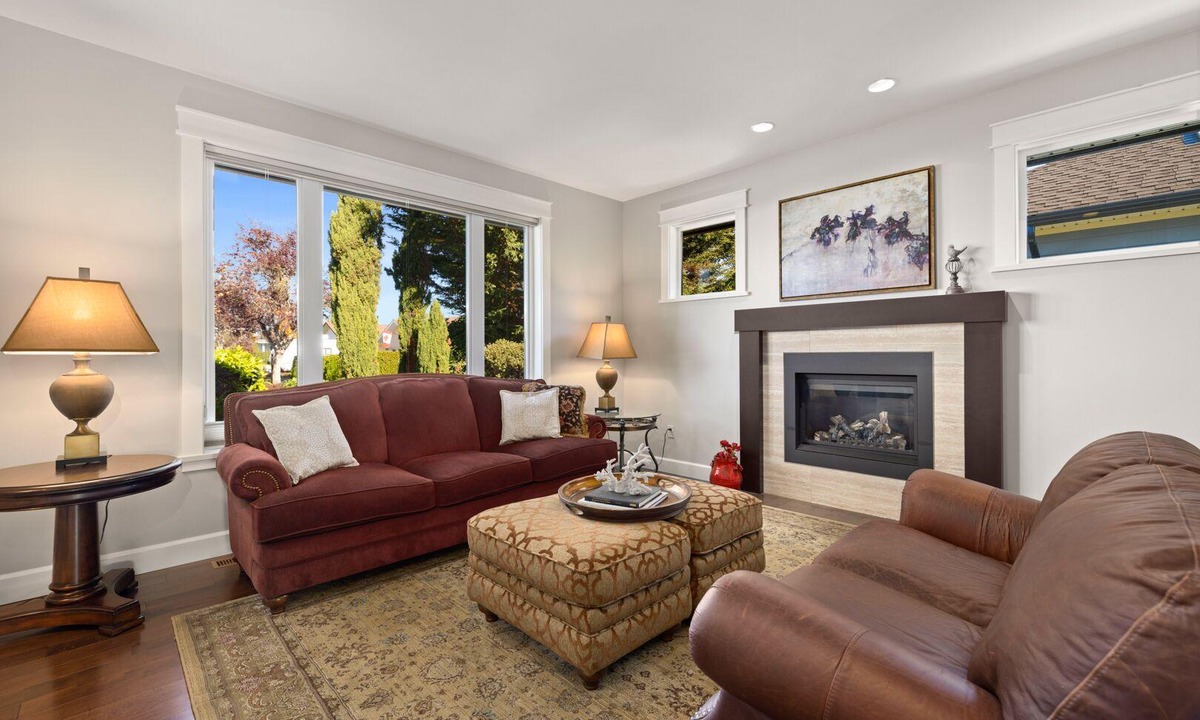 Sidney House | Private House Rental! Classic, Elegant, Comforting