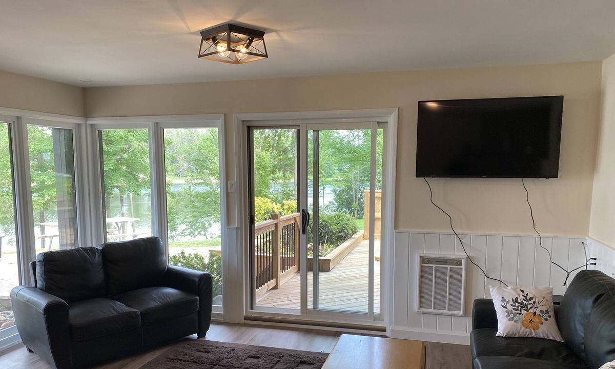 Mapleton House | Private Lower Lakehouse/Cottage on Conestogo Lake