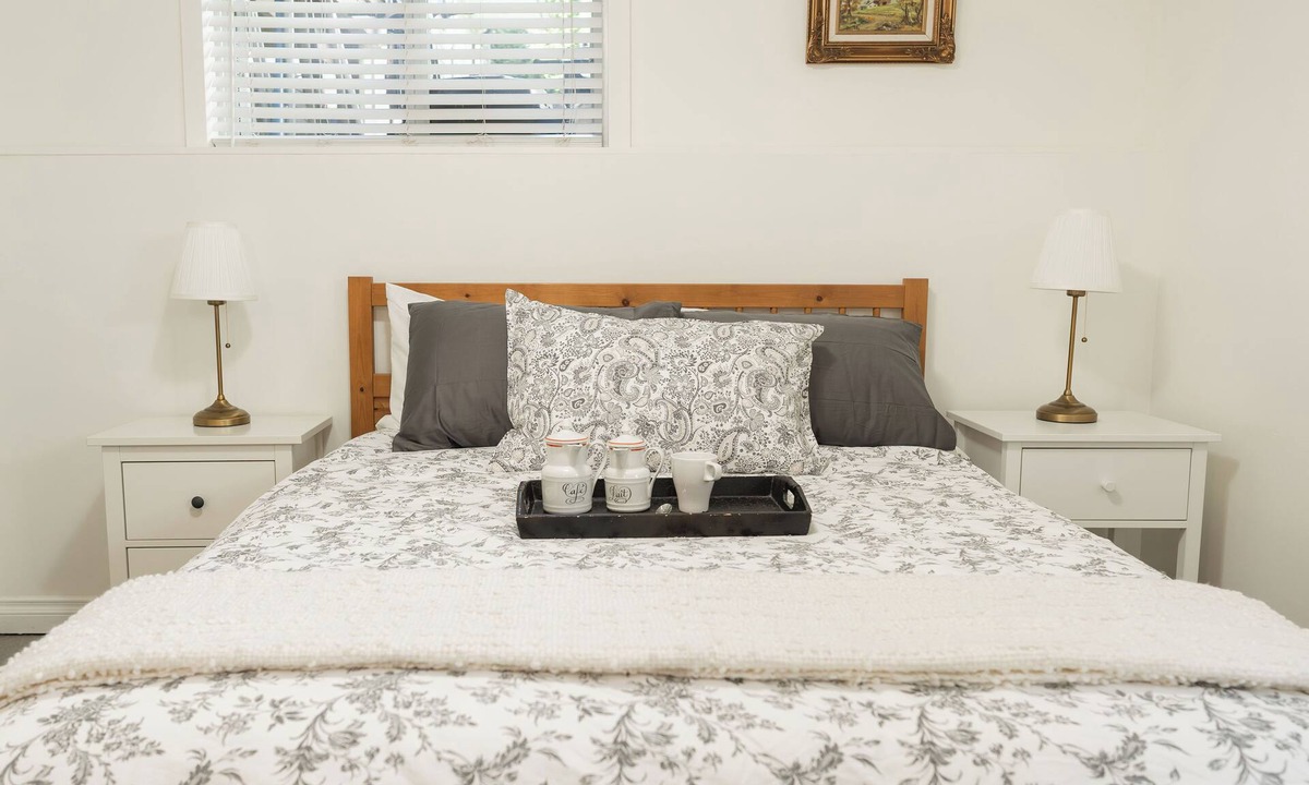 Renfrew-Collingwood House | Private Lower Level Suite | 5 min walk to SkyTrain station | 20 min to downtown