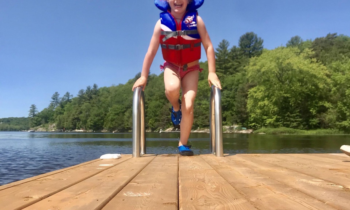 Muskoka Lakes Cottage | Private Muskoka cottage on 5 acres with 300 ft of waterfront