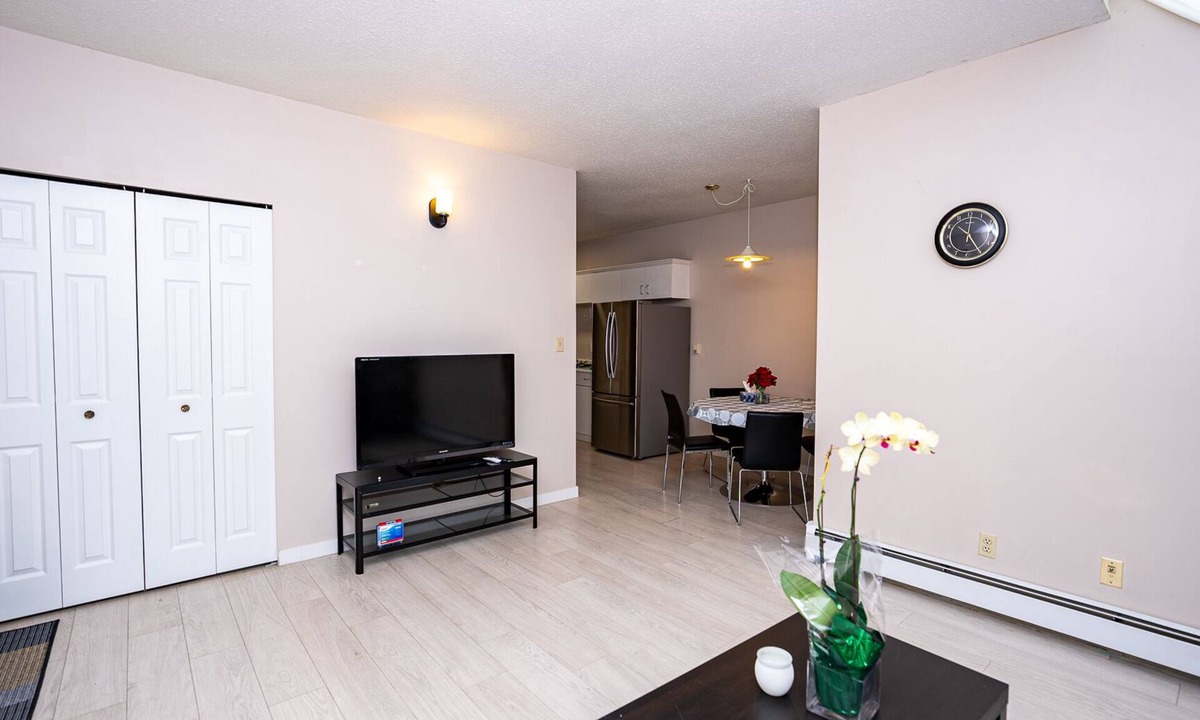 Dunbar House | Private & Quite 2 Bedroom Suite