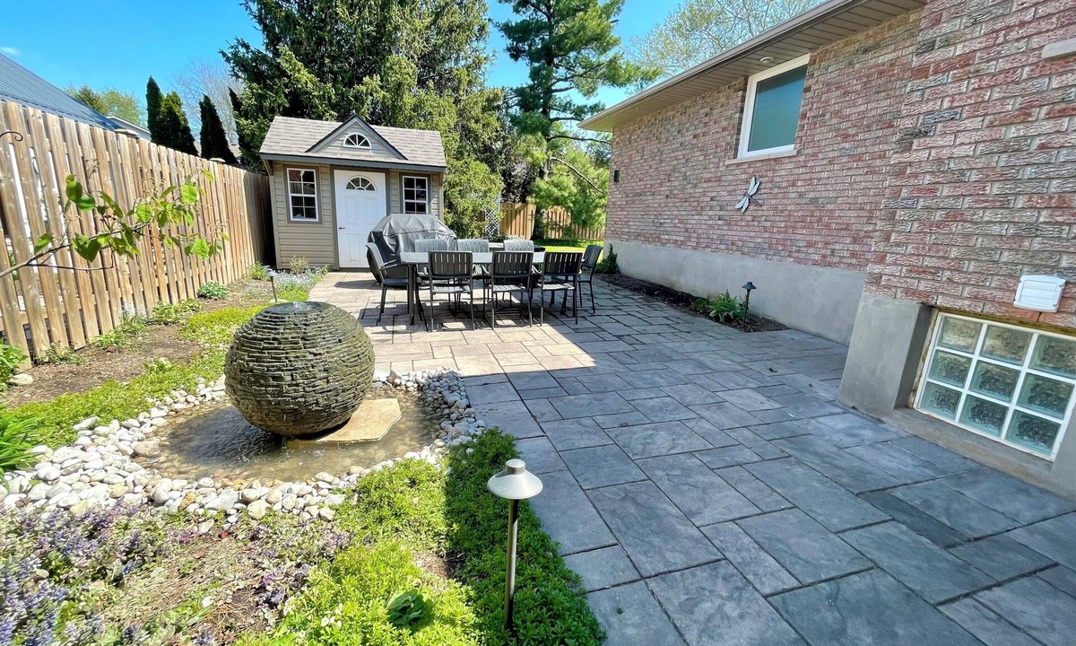 Guelph House | Private Suite, Patio & Yard. Walk to University of Guelph.