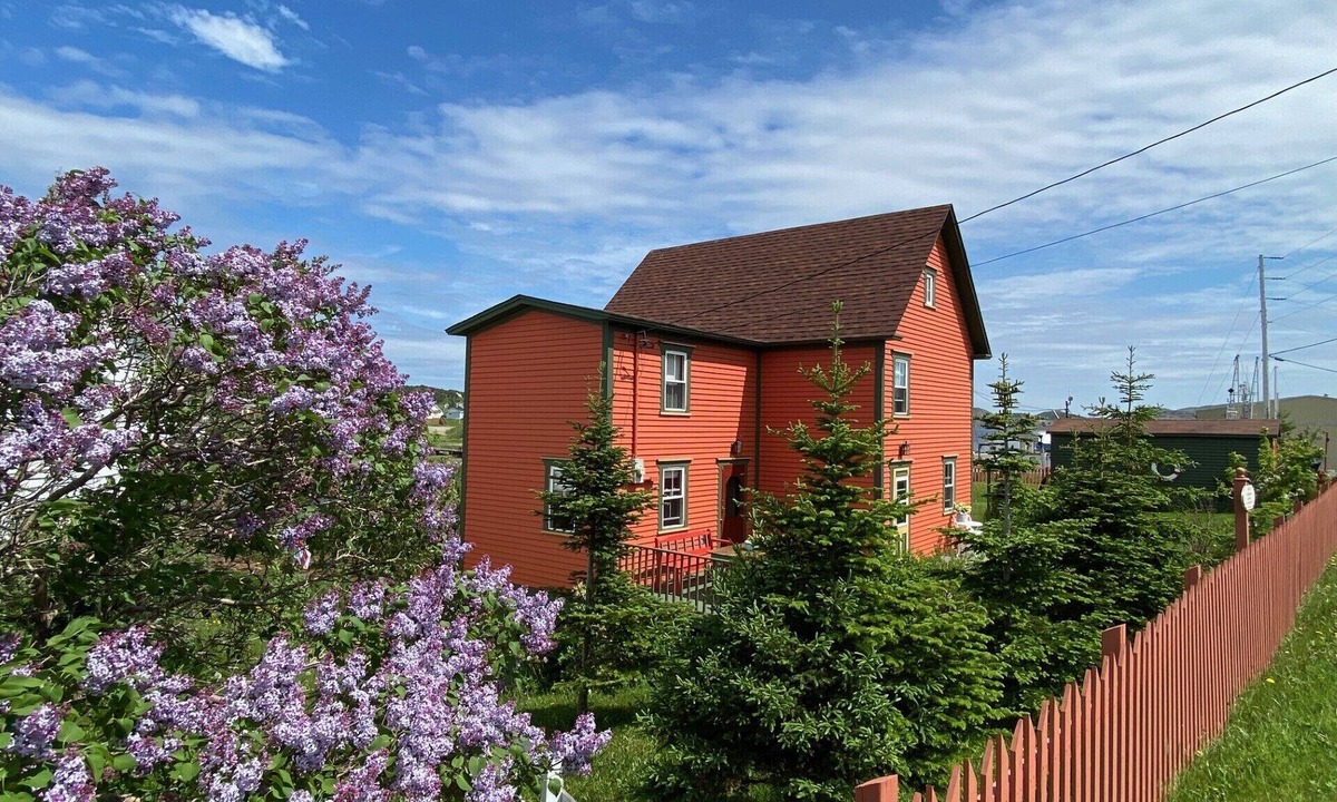 Twillingate House | Pumpkin House ~ the curiously curated guesthouse