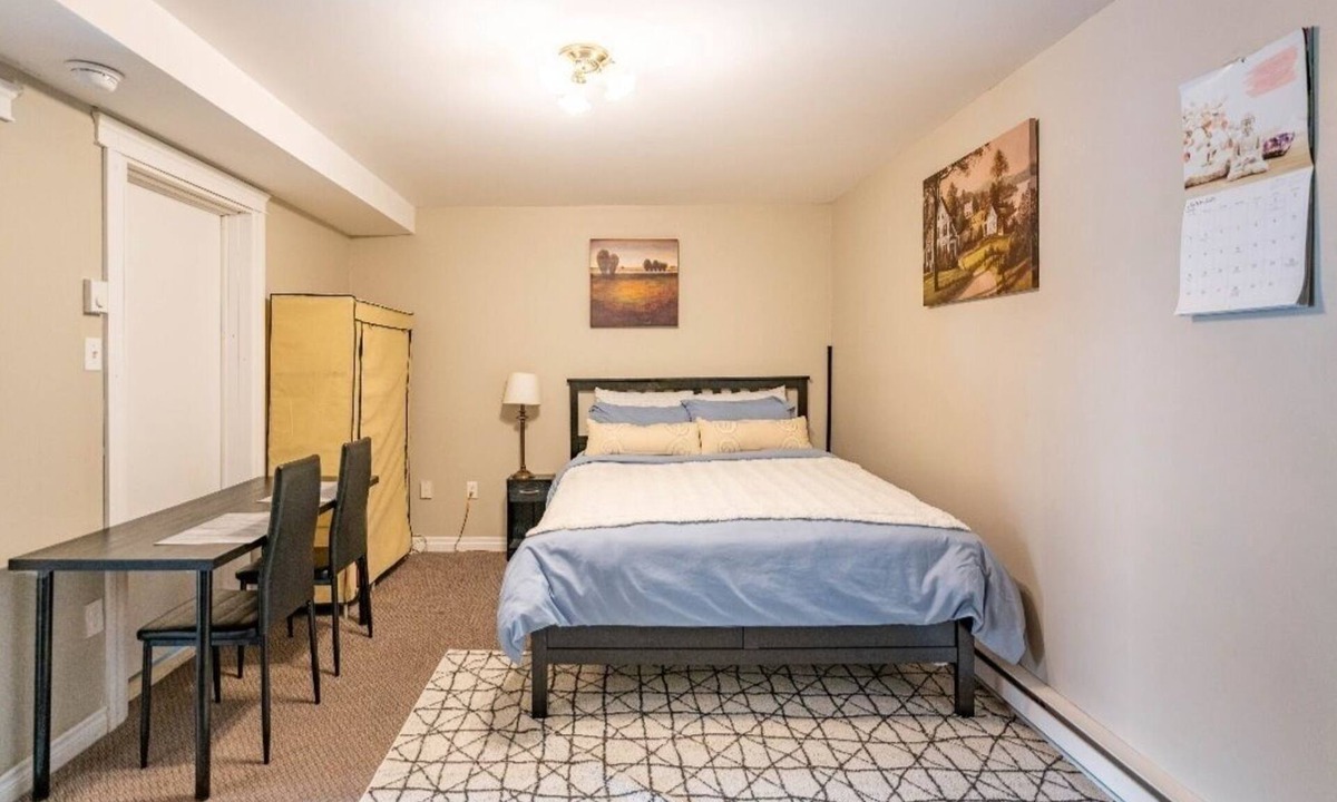 Dartmouth House | Quad-k Suite, A Cozy and private guest suite in Portland Estate.
