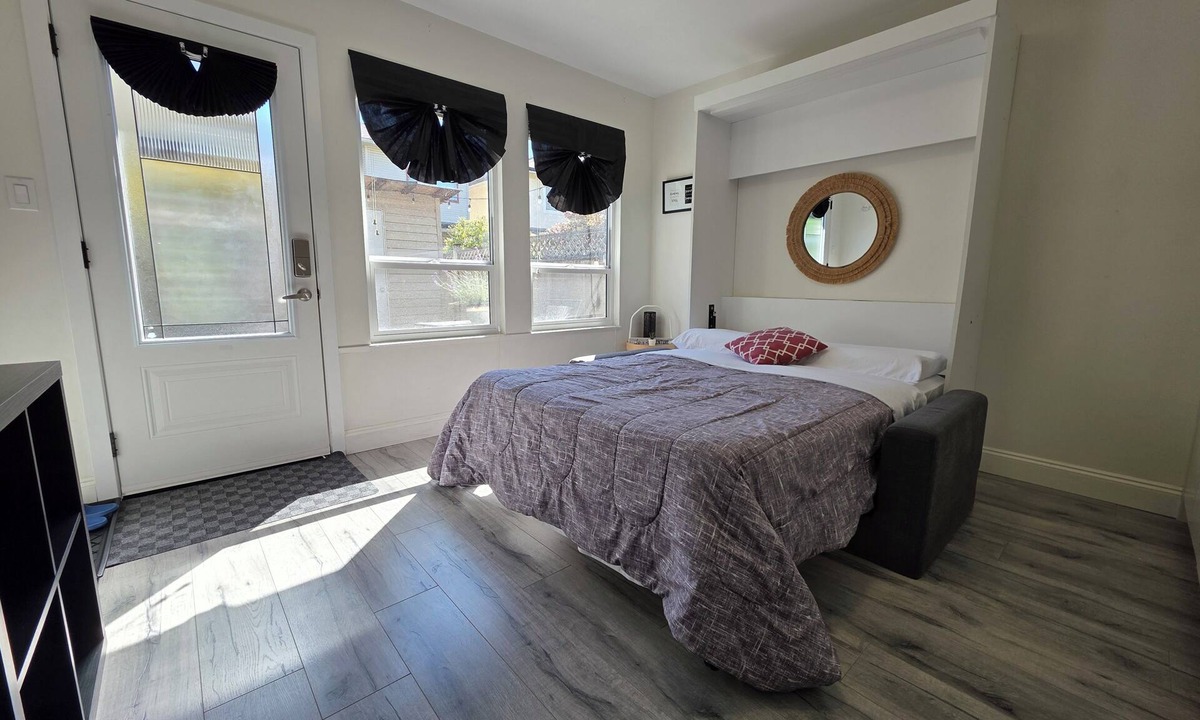 Richmond House | Quaint One Bedroom near YVR airport