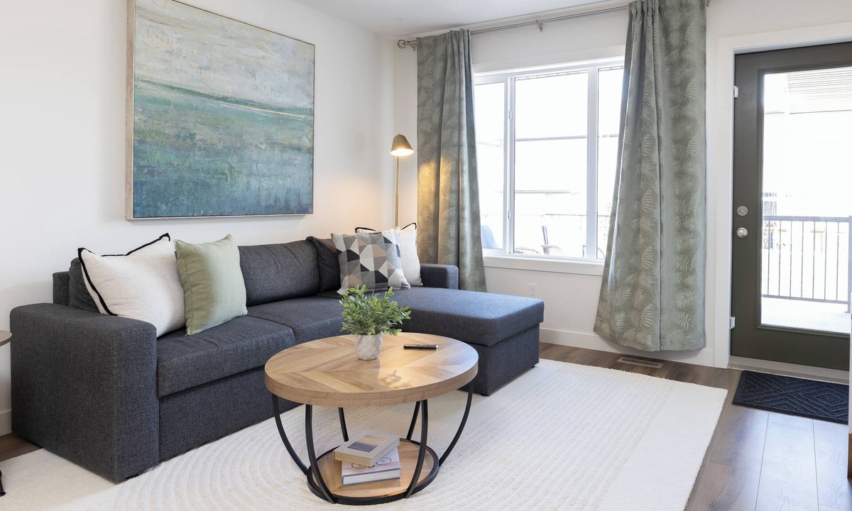 Lethbridge House | Quiet Executive 2-Bed, 2-Bath Upper Suite | Private Entry | Ideal Longer Stays