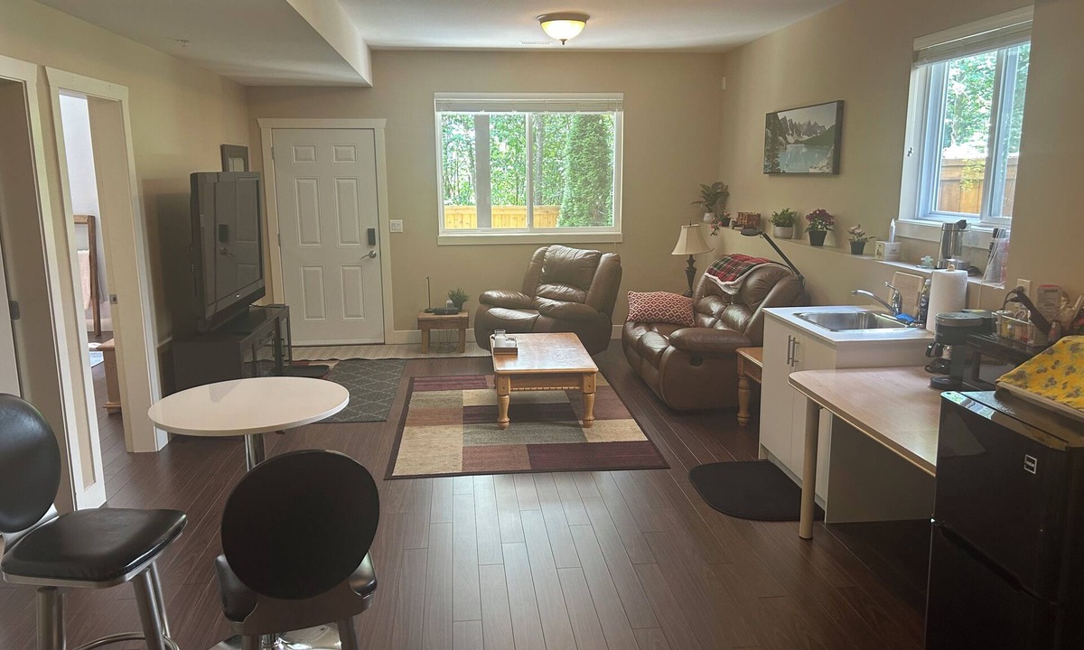 Maple Ridge House | Quiet Private suite in a forest setting w/Parking | Great Value, near Vancouver.