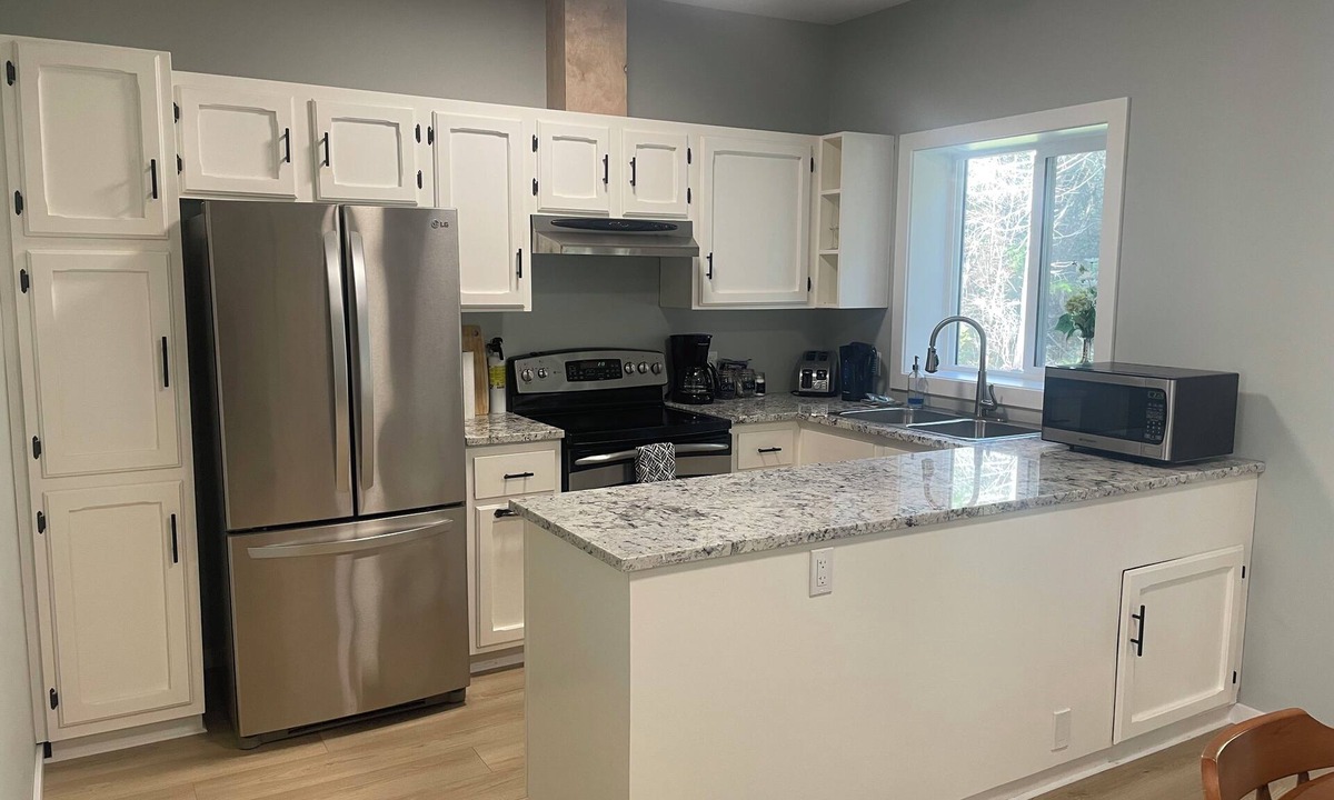 Regional District of Nanaimo Cabin | Quiet retreat close to beach/Lakes, Mt Washington and many more exciting places