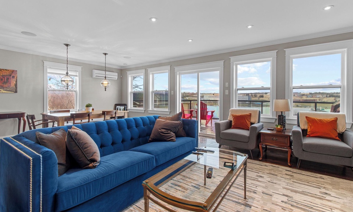 Quidi Vidi House | QV Lake house 5Bd Gym Bar Theatre