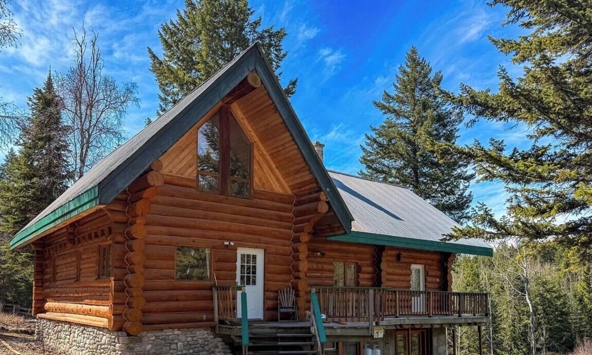 Golden Cabin | Raven`s Roost - Rural Cabin Minutes from Golden