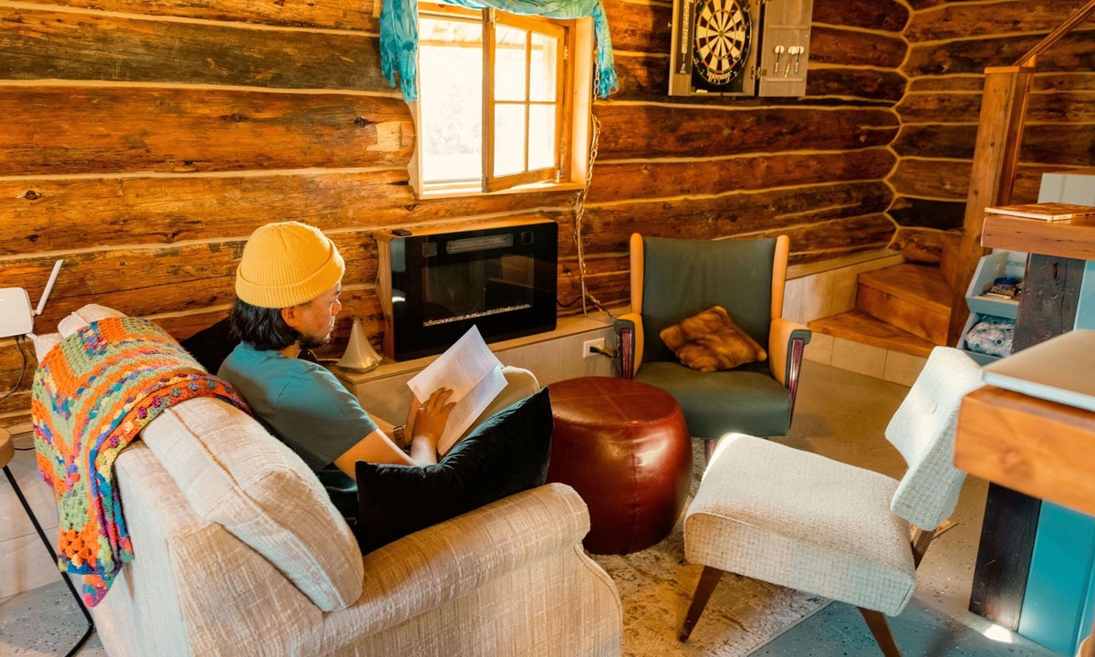 Pincher Creek Cabin | Red's Cabin- Your cosy farm getaway 5 minutes from Pincher Creek