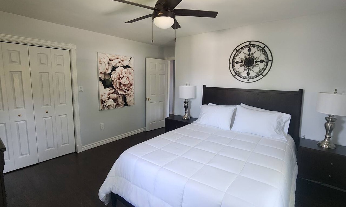 Cornwall House | Relax in Comfort!